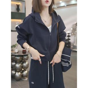 2025年秋季新款时尚休闲风纯色连帽休闲外套女洋气百搭上衣潮女生