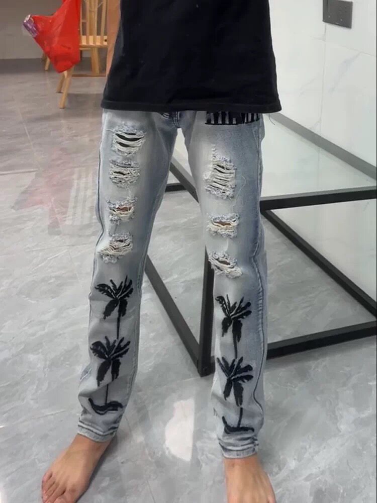 夏季破洞牛仔裤网红潮男水洗做旧字母修身重工刺绣椰子树小脚裤子