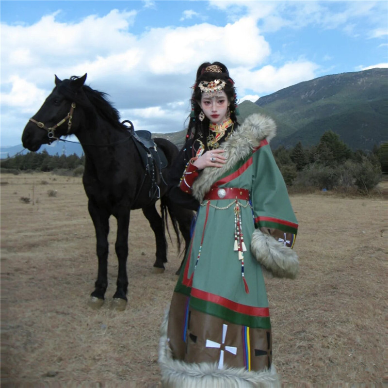 影楼写真主题藏服摄影服旅拍新款