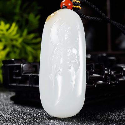 新疆大师冯立辉作品 和田玉且末料羊脂白玉观音30.43克