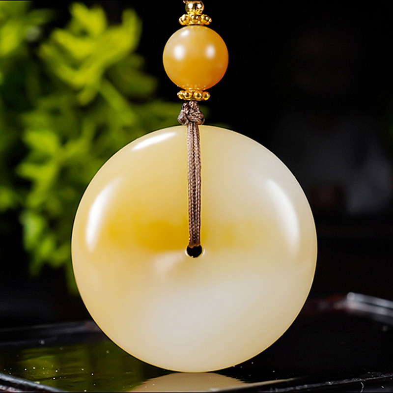 新疆大师郭磊作品 和田玉且末糖羊脂白玉平安扣挂件20.22克