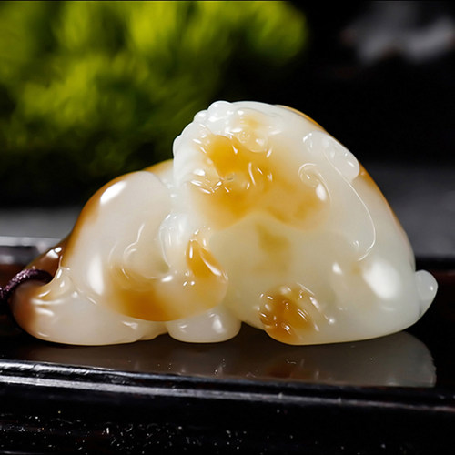 新疆张亚龙大师作品和田玉且末金山料糖白玉貔貅挂件48.34克