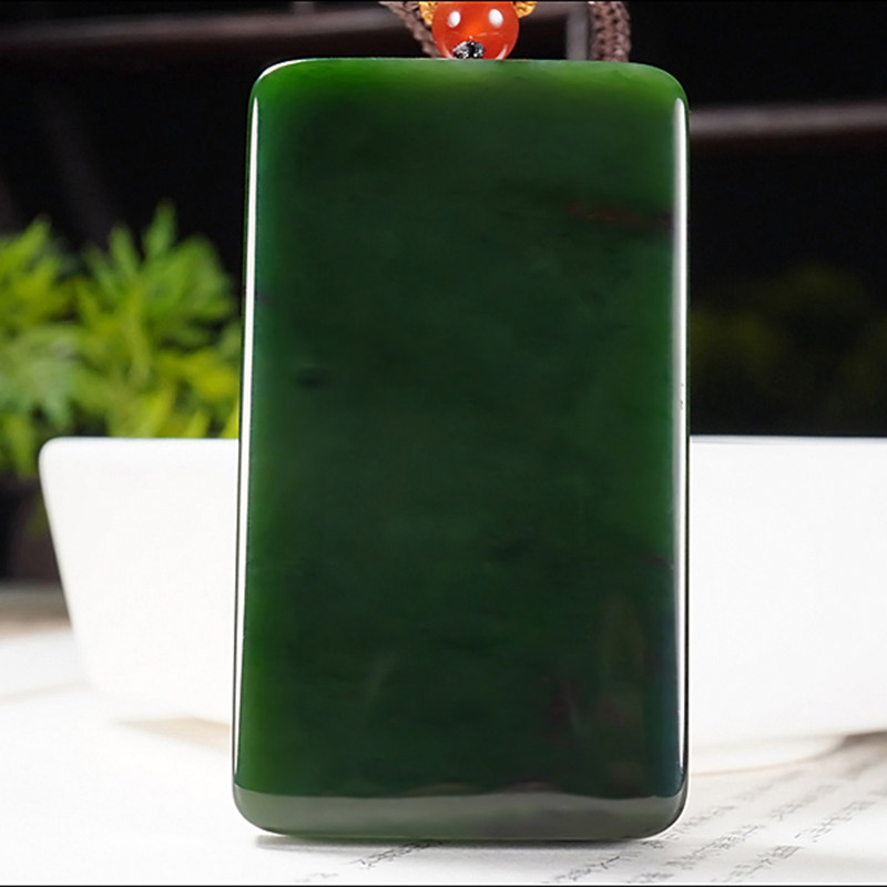 大师冯立辉和田玉俄料阳绿7号矿红皮碧玉平安无事牌挂件92.21克