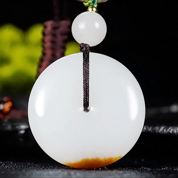 新疆大师郭磊作品和田玉且末金山料糖羊脂白玉平安扣22.85克