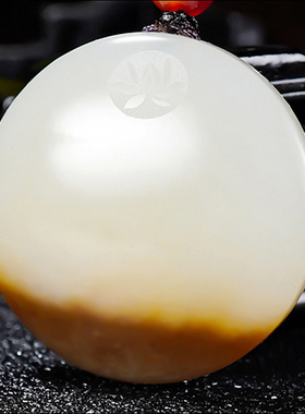 新疆大师冯立辉作品 和田玉且末糖羊脂白玉平安无事牌14.28克