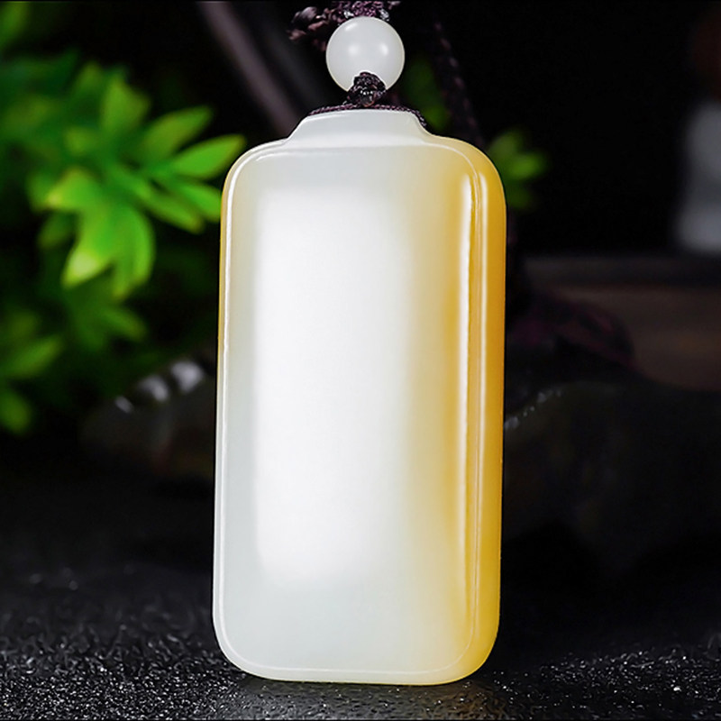 新疆大师郭磊作品和田玉且末料糖羊脂白玉过灯平安无事牌26.51克