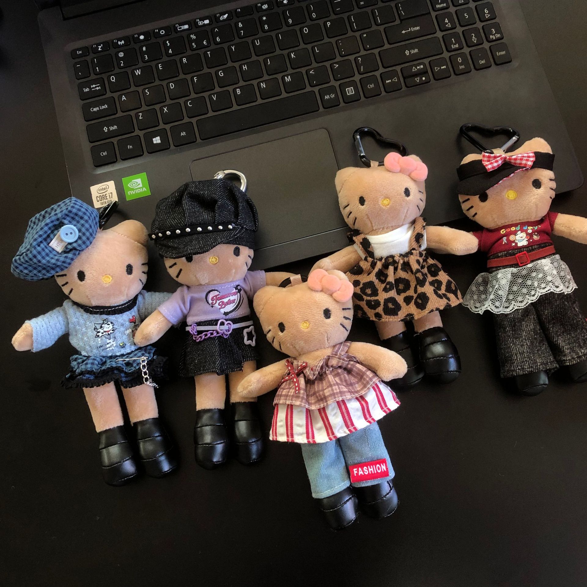 日本可爱长腿kitty毛绒挂