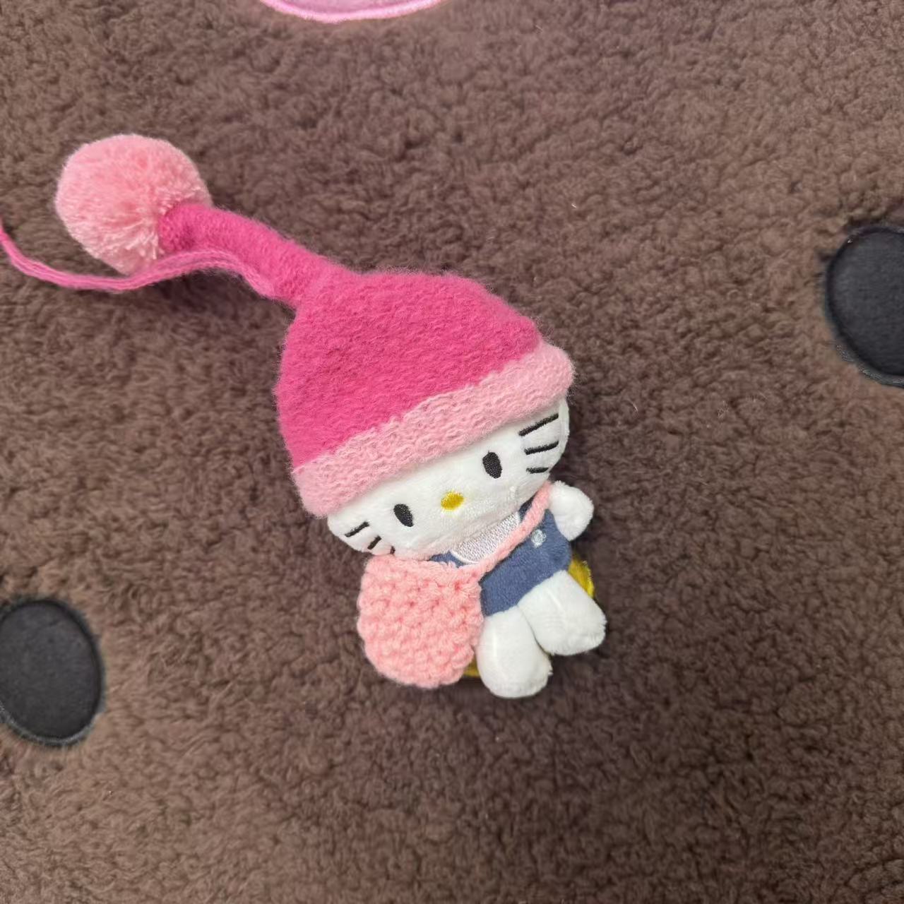 日本粉帽子球球毛绒Kitty