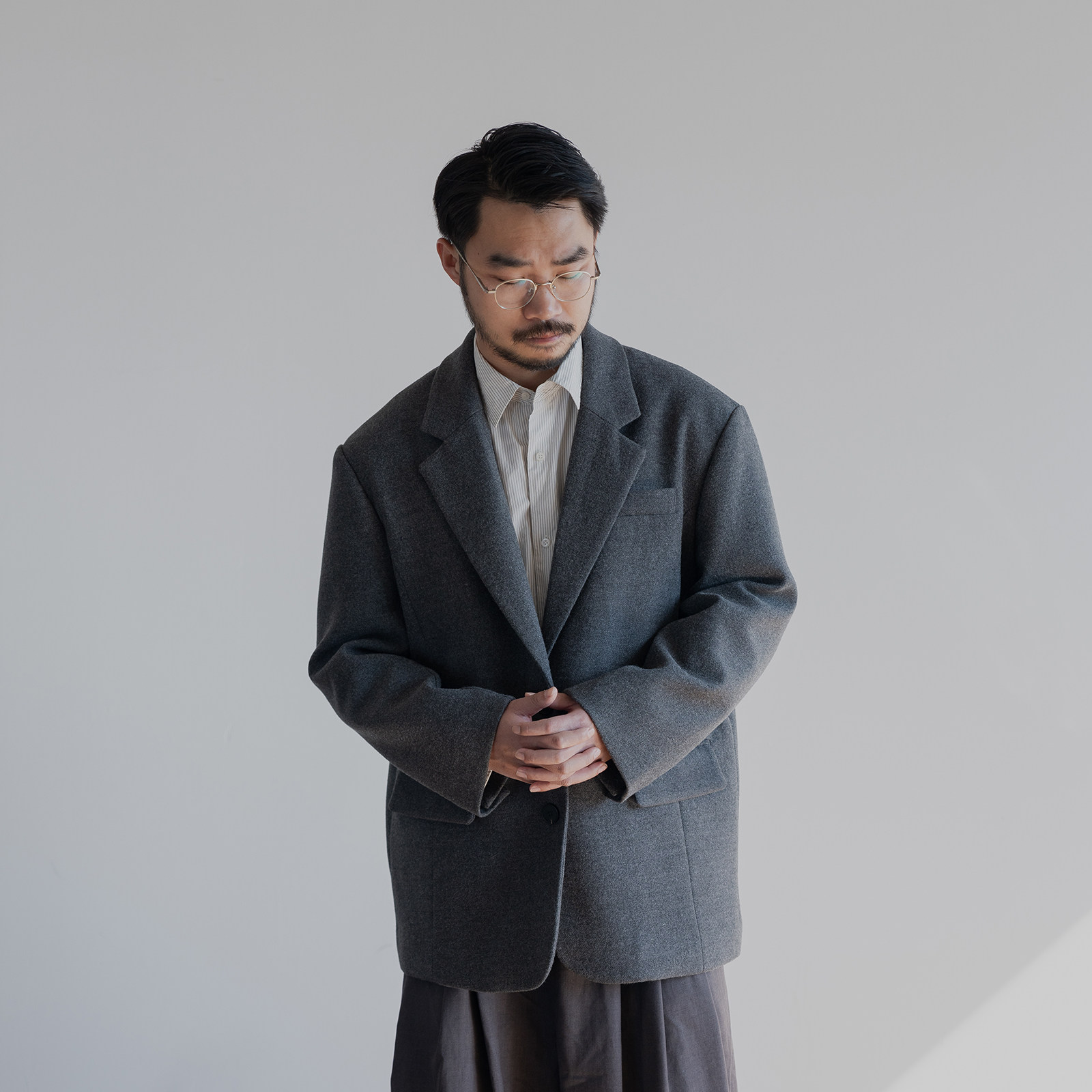 雾撞山野灰色西装男秋季宽松商务休闲通勤老钱风单西外套极简风女