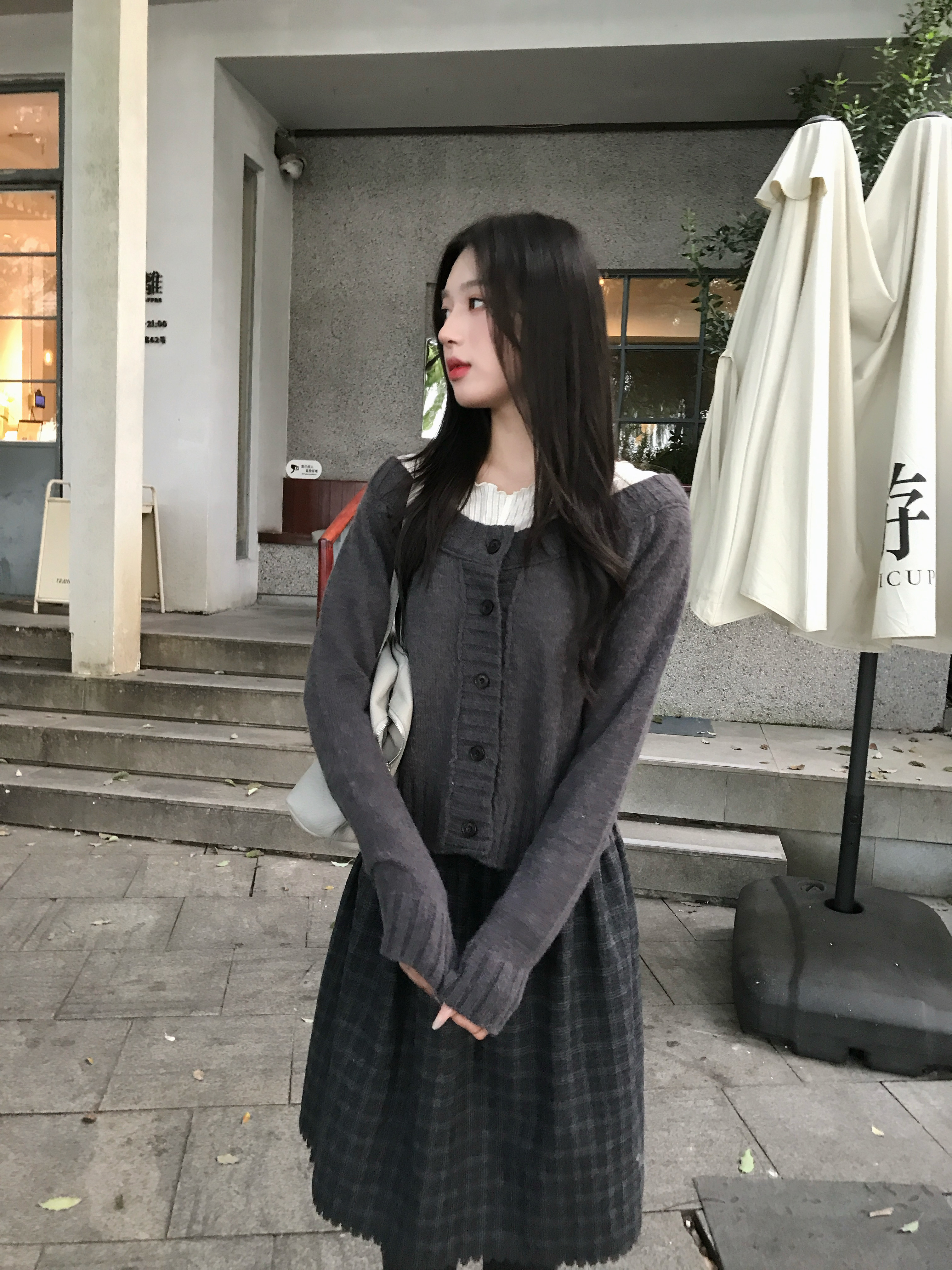 鱼没放 船型领短款开衫毛衣