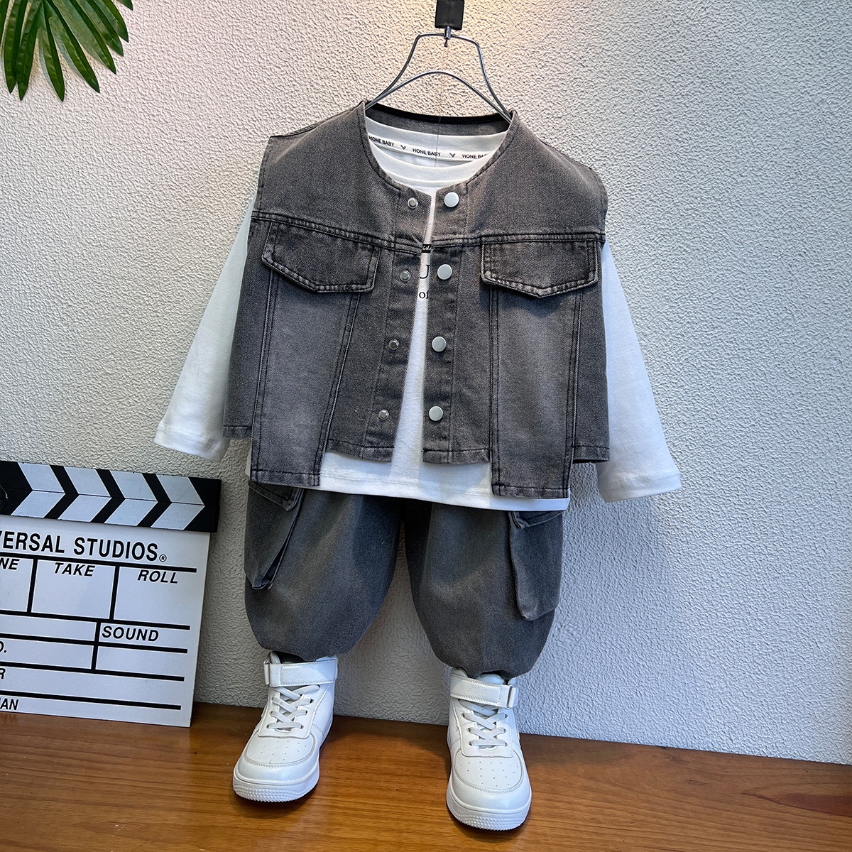 韩版潮童装儿童套装男童衣服2025秋装新款男孩牛仔马甲T恤三件套