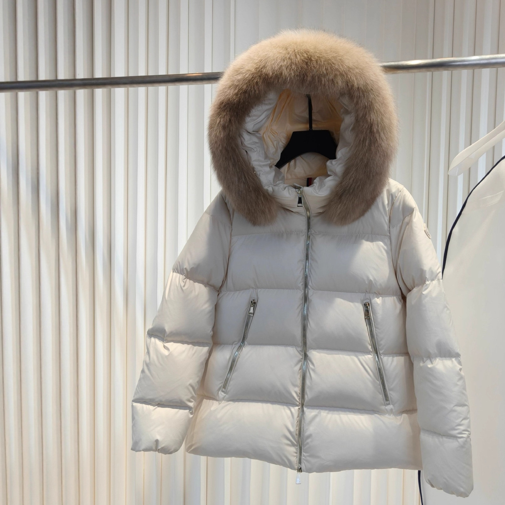 毒家天花板蒙家秋冬25fw南油女士小A短款毛领连帽羽绒服外套