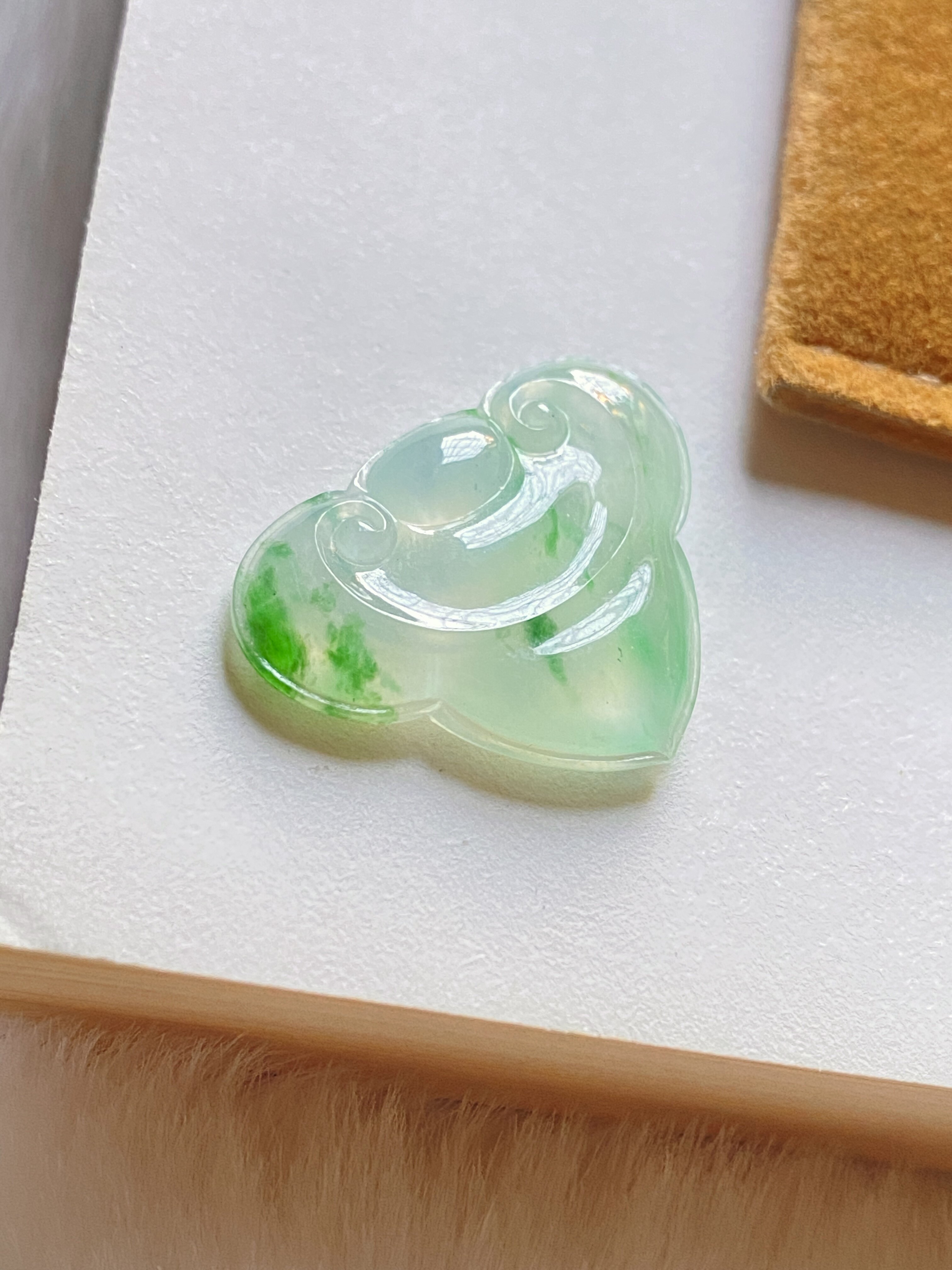 缅甸玉石天然A货翡翠老坑冰种飘花如意头