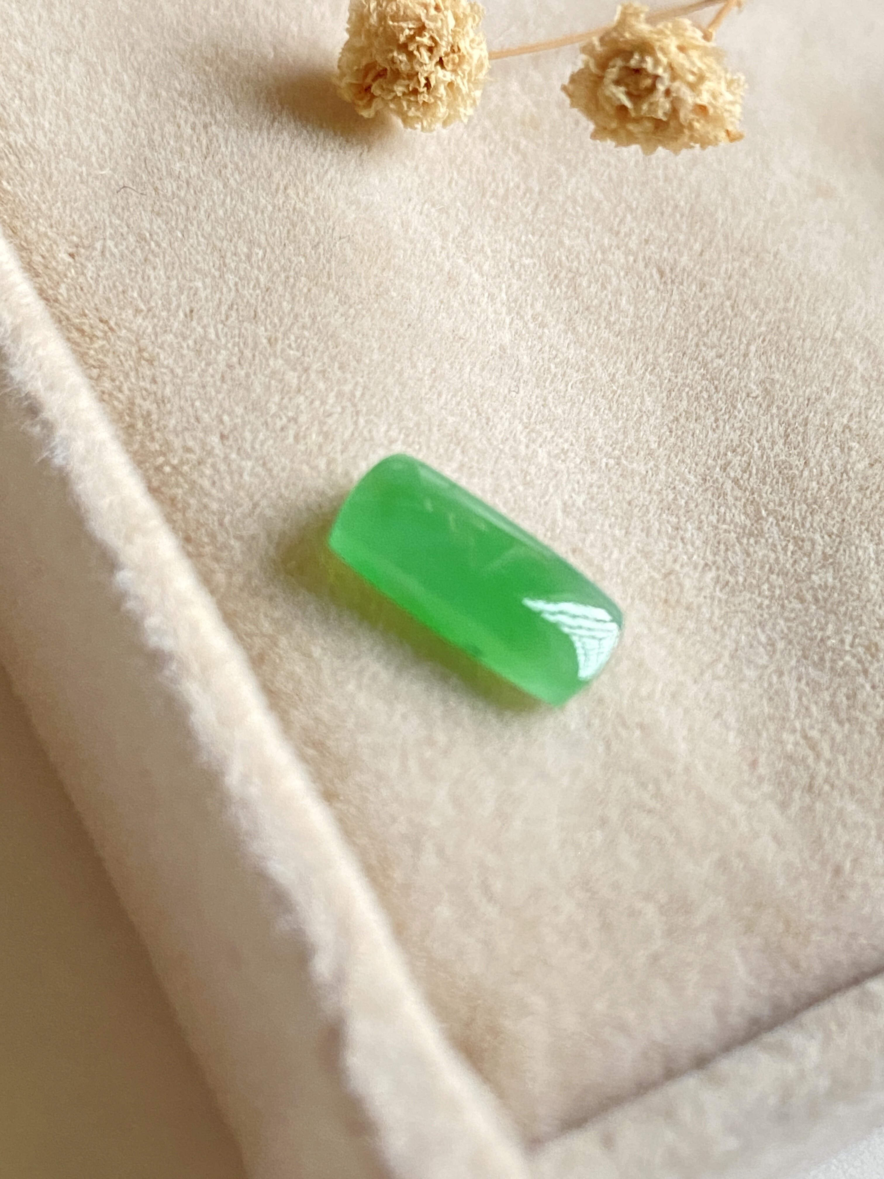 缅甸玉石天然A货翡翠老坑冰糯种淡阳绿马鞍戒面