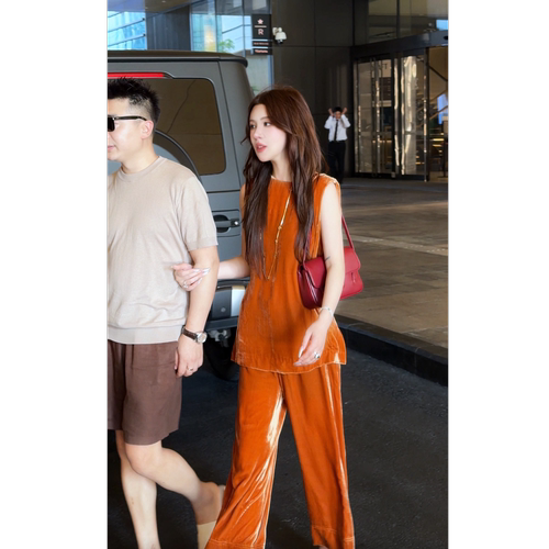 郭彦彤真丝丝绒透气女装两件套