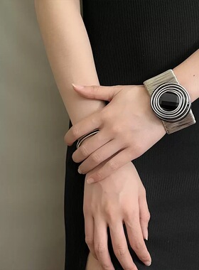 复古朋克缠绕开口宽边手镯气质女