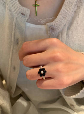 黑色卢森堡 纯手工ins花朵串珠戒指女弹力食指戒指日常百搭高级感