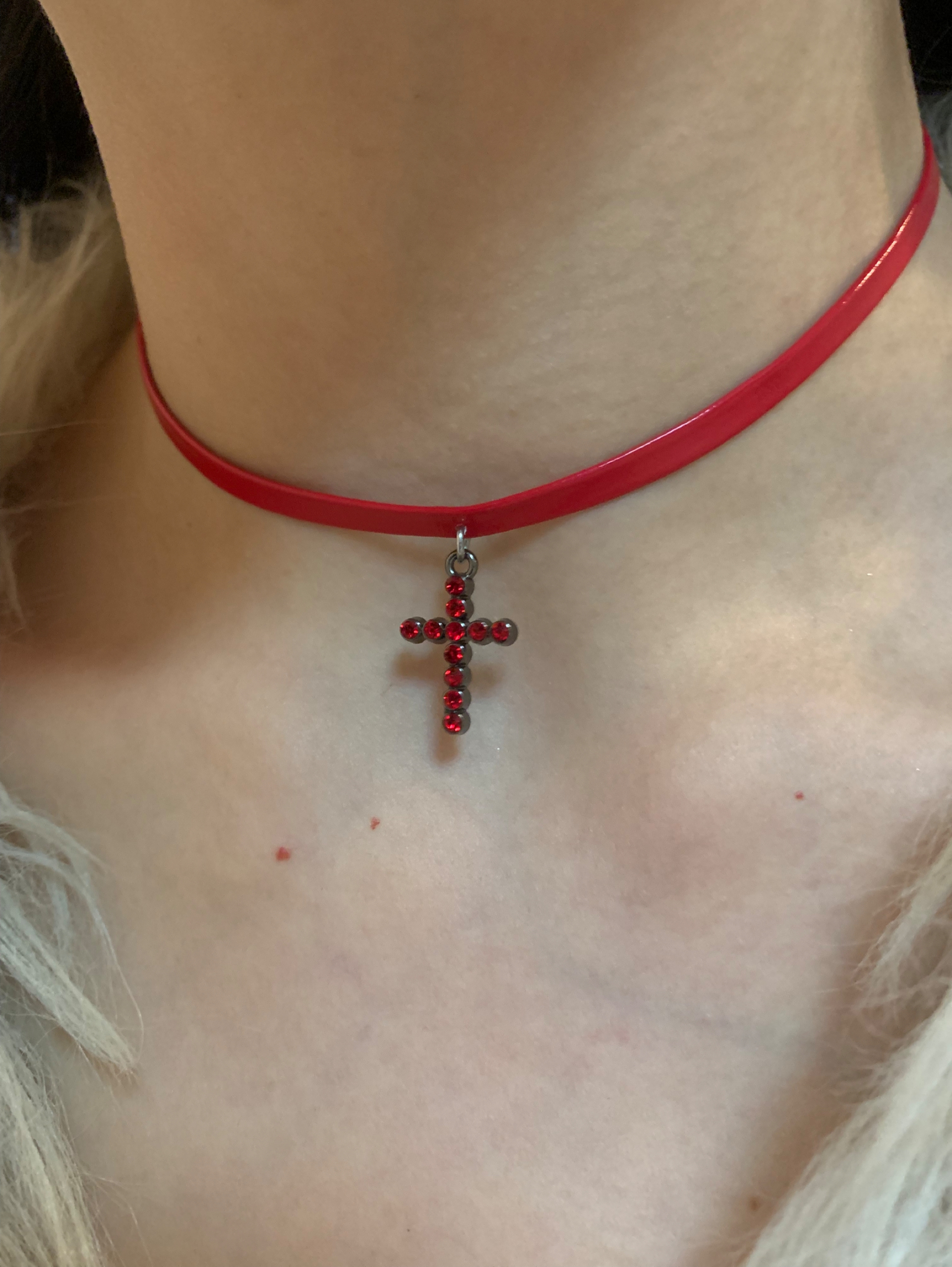 细款漆皮红色choker颈链女闪钻十字架吊坠项圈y2k百搭辣妹锁骨链