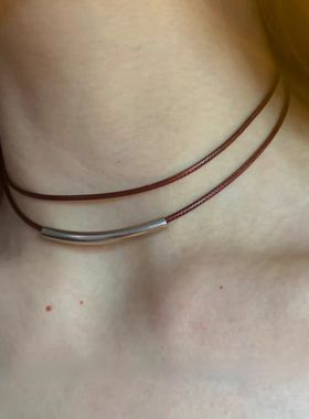 【棠洛】深酒红皮绳双层choker银色弯管吊坠颈带显白辣妹锁骨项链