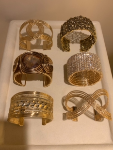 金色高级感夸张手镯女小众个性辣妹手环波西米亚风宽版手饰品2026