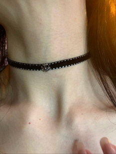 细款 黑丝绒十字架choker项圈女秋冬布艺颈链甜酷风日常百搭短项链