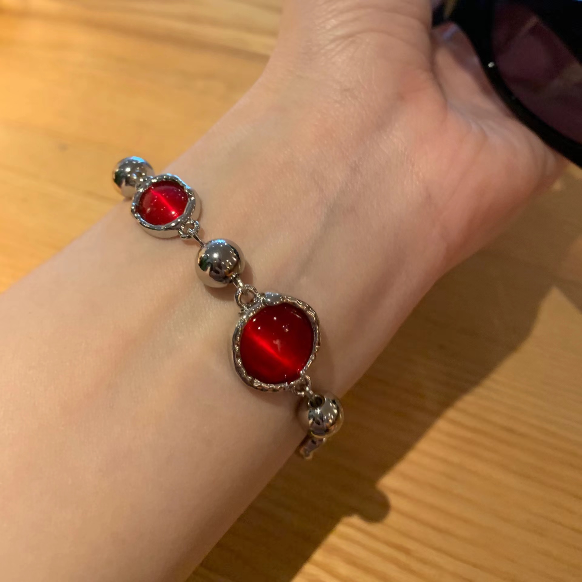 原创哥特血红猫眼石手链