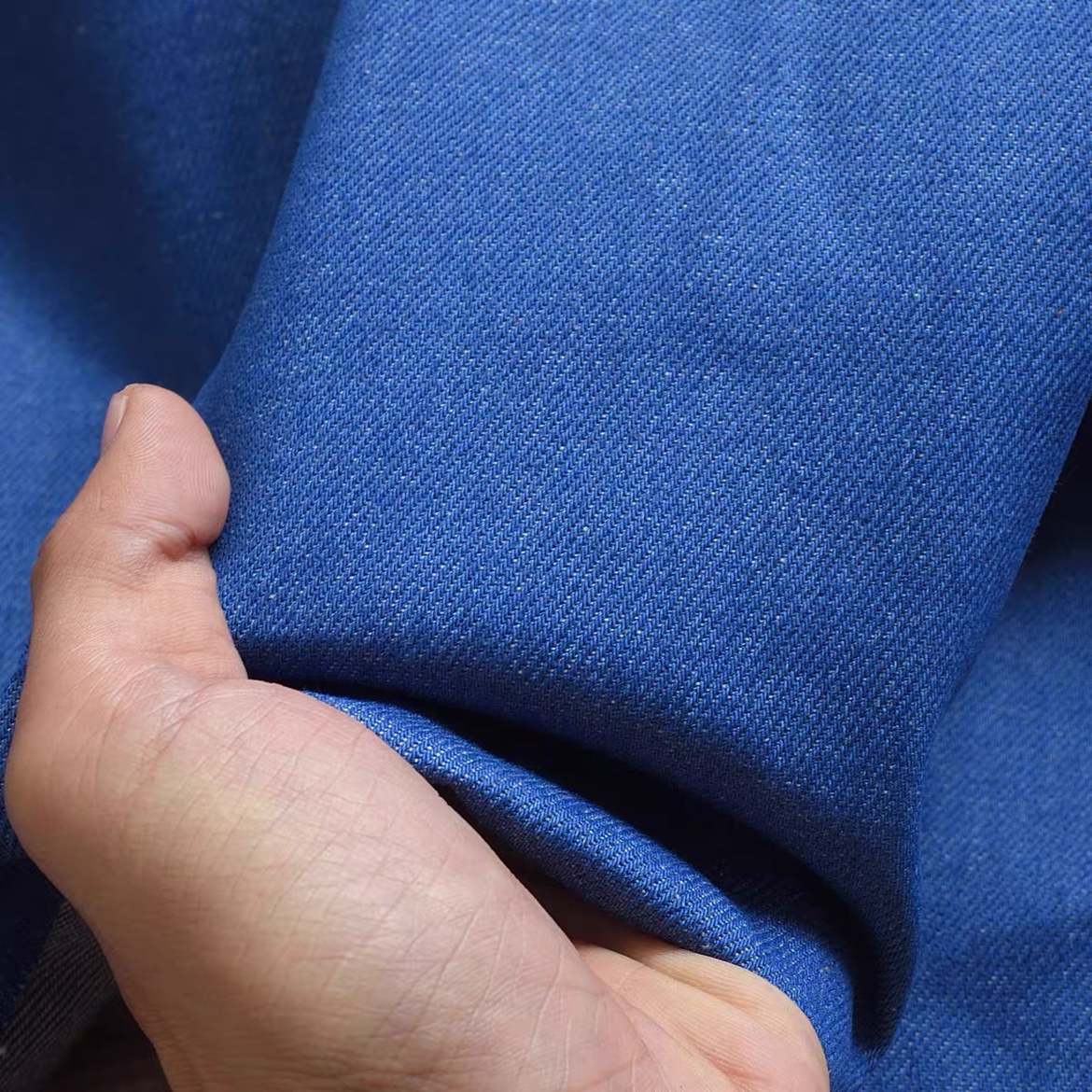 意大利进口微厚艳蓝色原浆牛仔布料加厚挺括干净飒爽整洁高定裤子