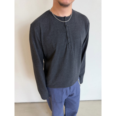 亨利领纽扣短宽裁剪长袖tee