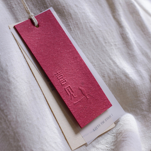 标签设计印刷定做500套订制 女装 红卡凹凸烫金服装 吊牌衣服店男装