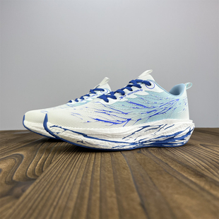 外贸单网面透气超轻跑步鞋男女款厚底减震竞速运动鞋蓝白流线设计