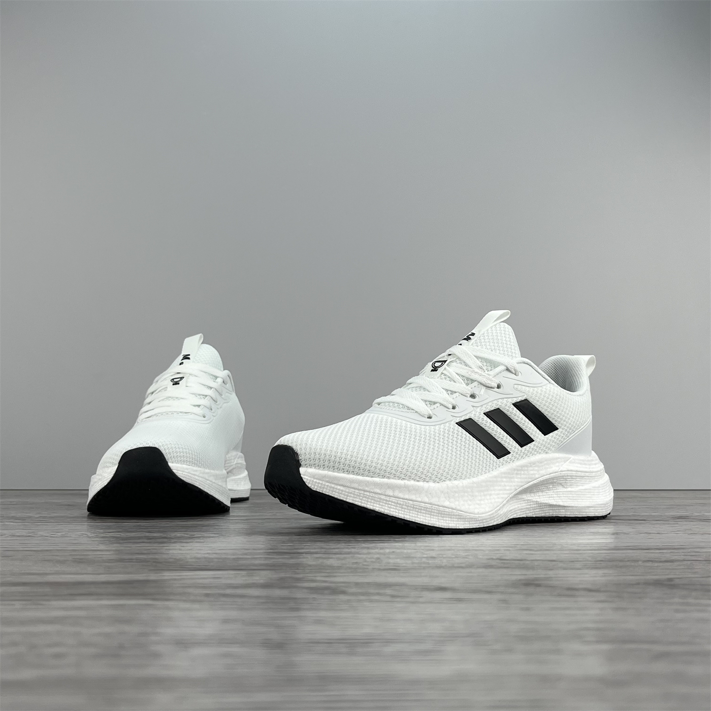 外贸出口运动鞋男款透气网面轻便减震跑步鞋软底防滑时尚休闲鞋