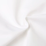 Мужчины и женские повара работают на женскую еду ...