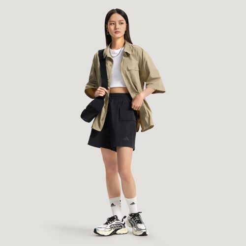 阿迪达斯女子工装宽松短裤KS5374