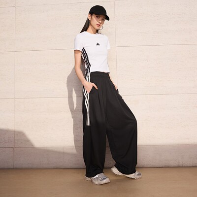 阿迪达斯女子短款短袖JE1241
