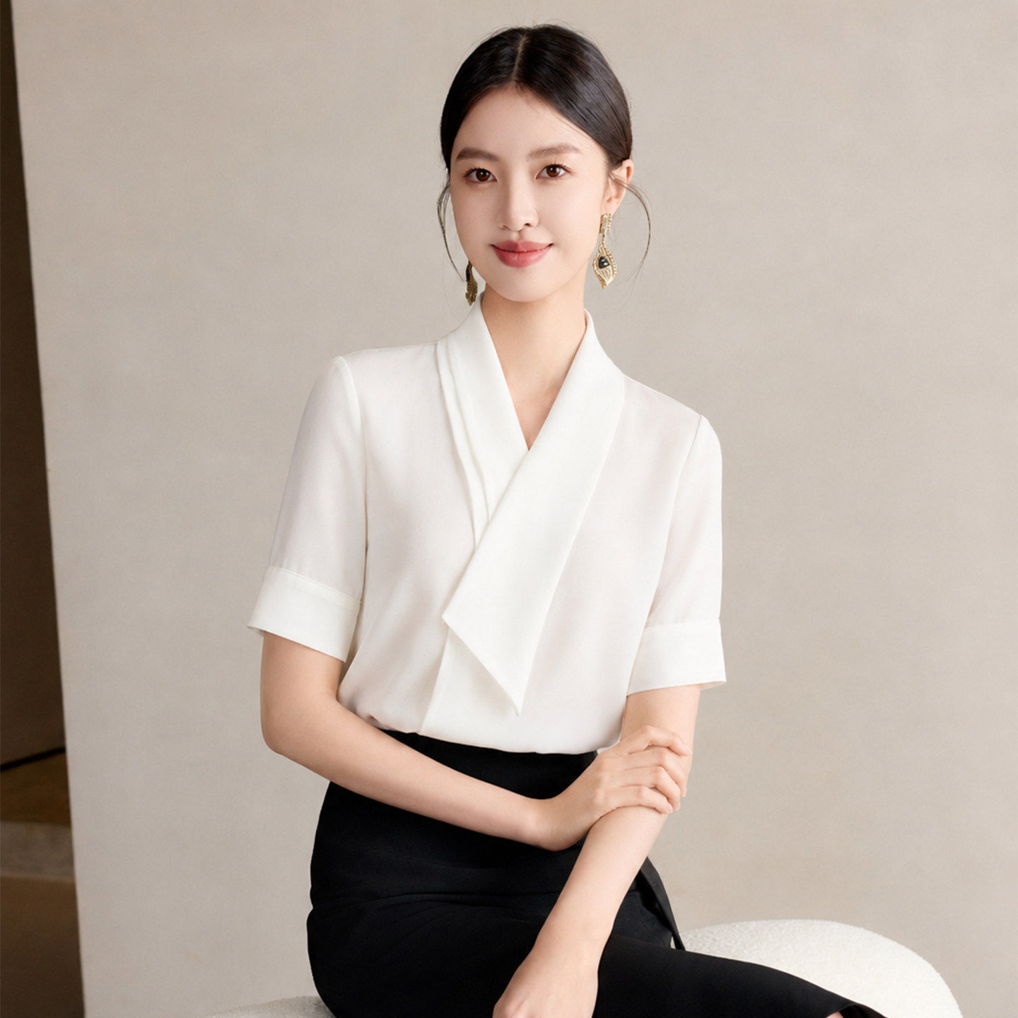 艾尚臣【体制内】白色v领短袖职业衬衫女夏通勤正装面试气质衬衣