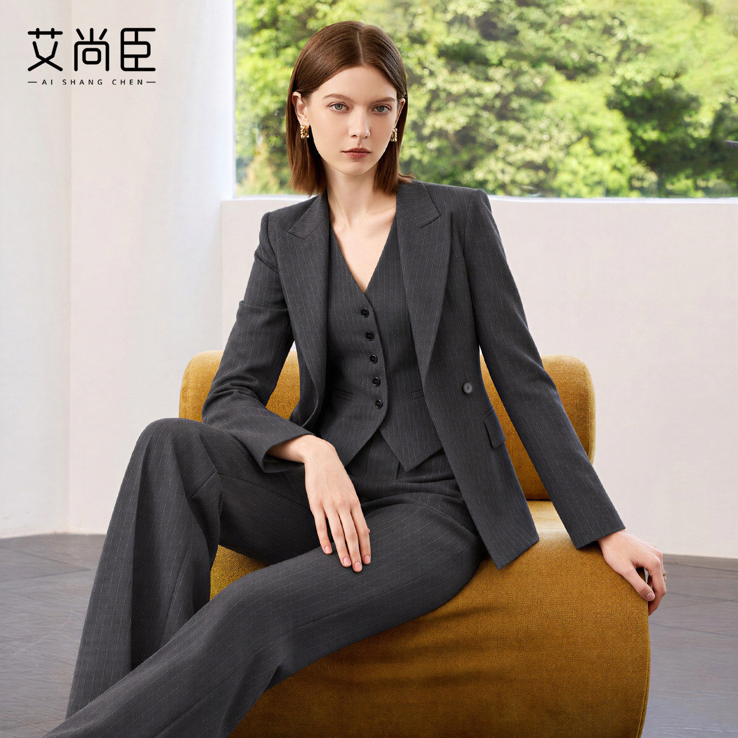 艾尚臣高级感西装套装女三件套通勤职场商务正装垂感微喇裤时尚装