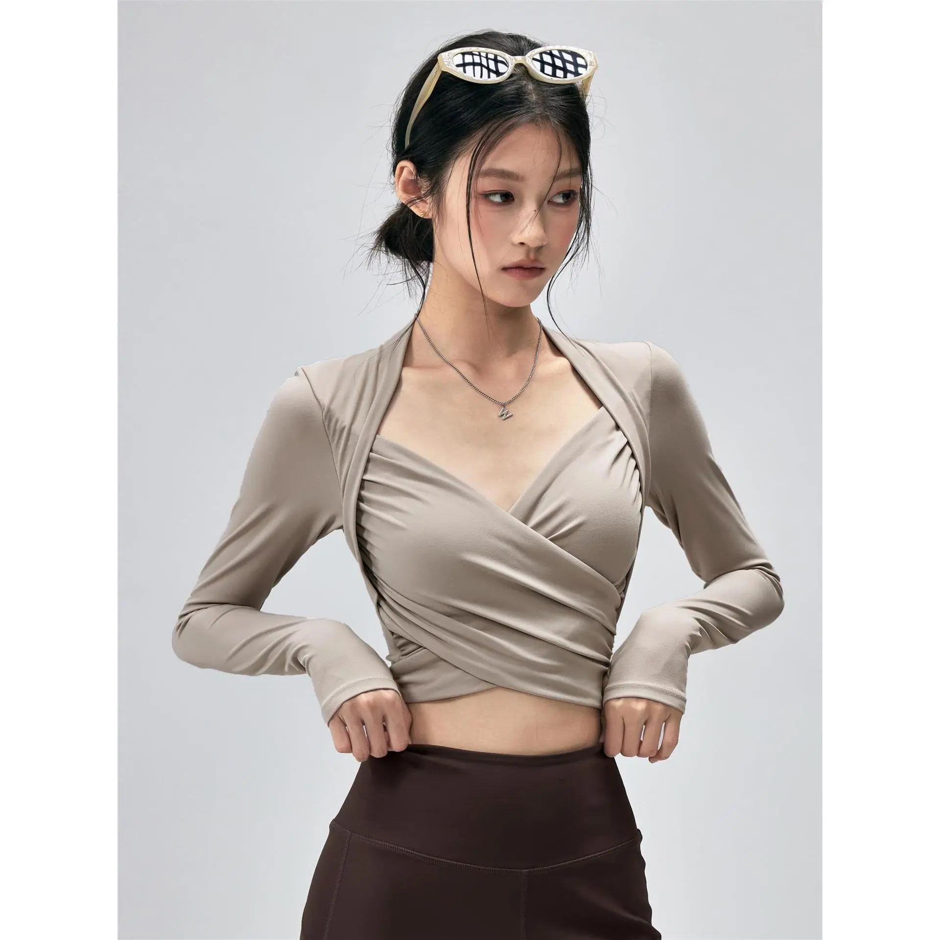 2025健身带胸垫瑜伽服紧身显瘦跑步运动长袖高级普拉提训练上衣秋