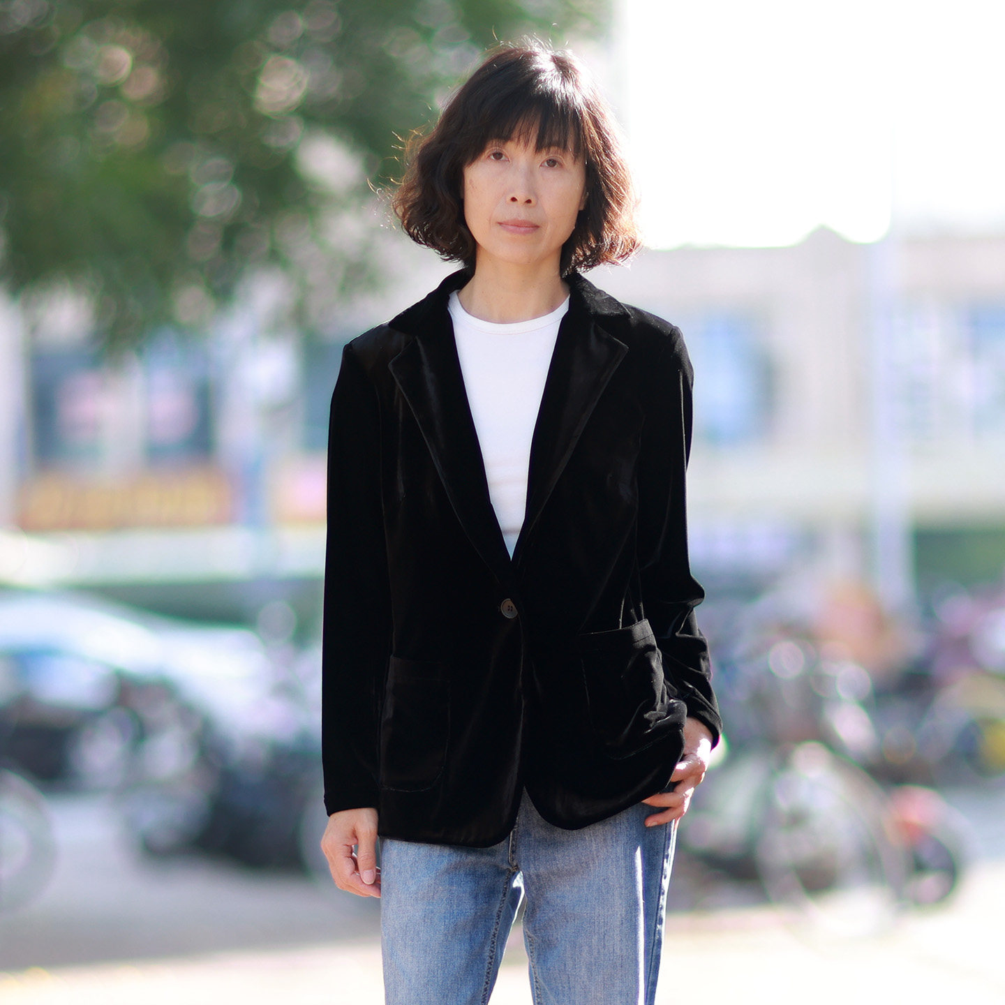 黑色丝绒短款修身女西装