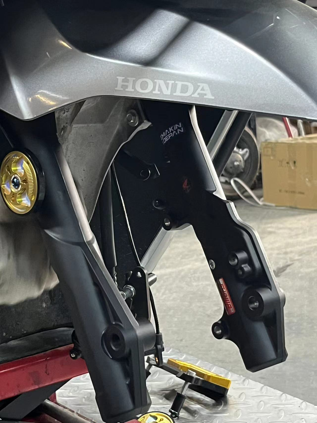 泰国进口适应于PCX160  PCX150 NGW150  NS150GX SHOWA昭和减震器