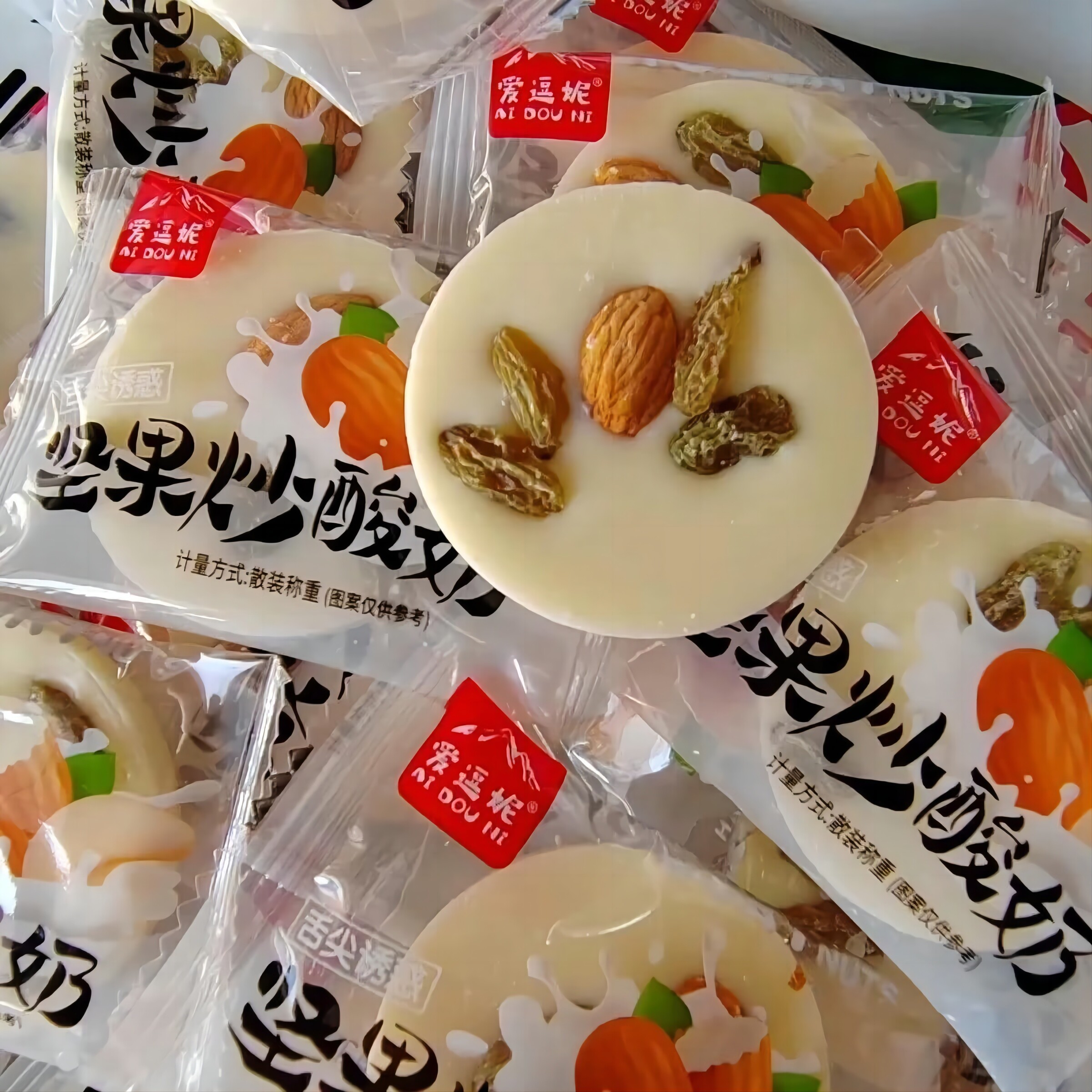 新疆爱逗妮坚果炒酸奶巴旦木腰果葡萄干炒酸奶散装坚果独立小包装