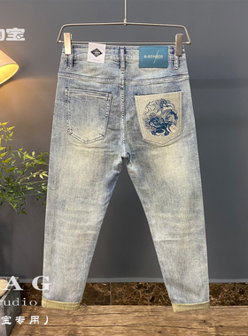 轻奢刺绣破洞补丁牛仔裤男士修身小脚春秋新款潮流弹力休闲长裤子