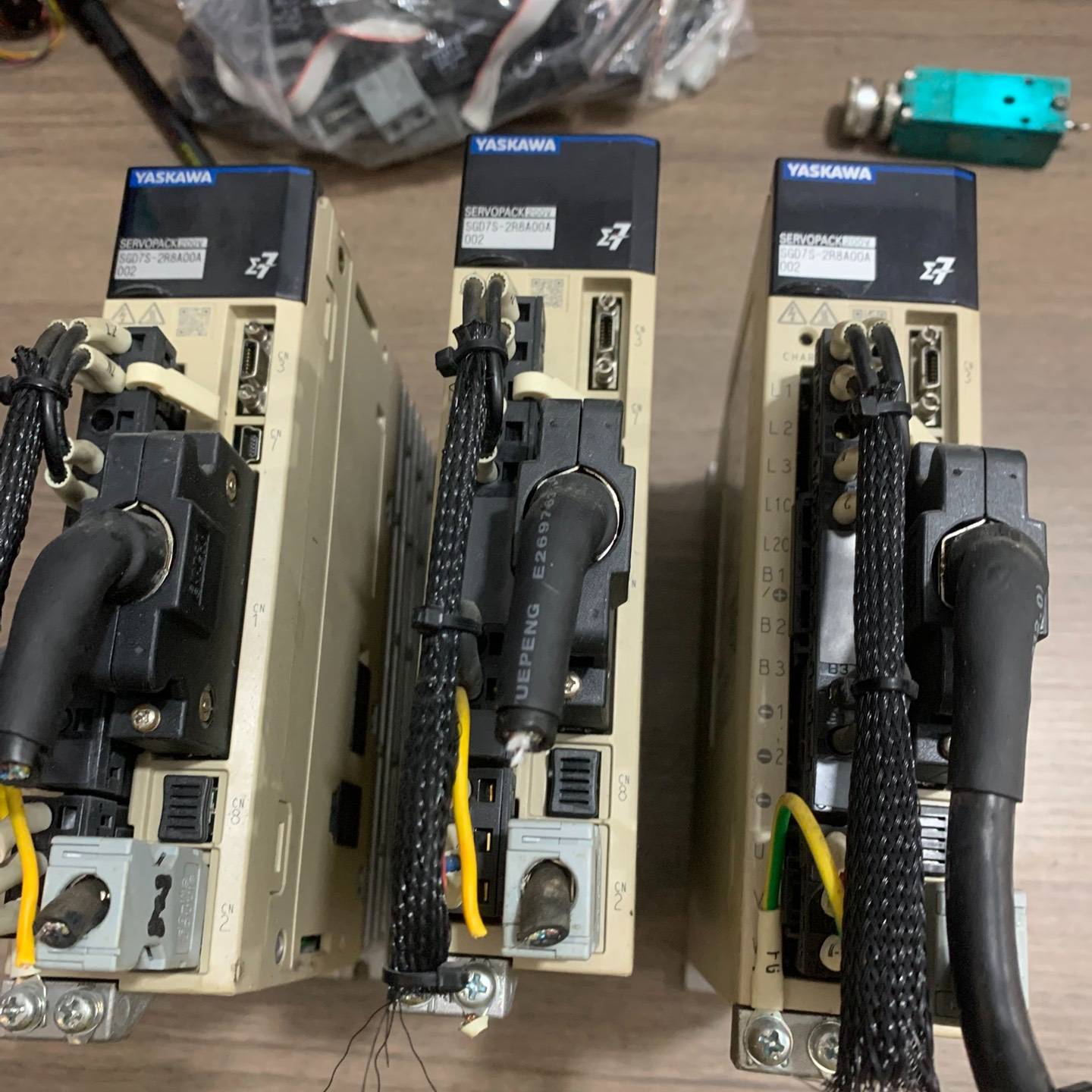 安川伺服器SGD7S-2R8A00A002 议价 也可为维修！！