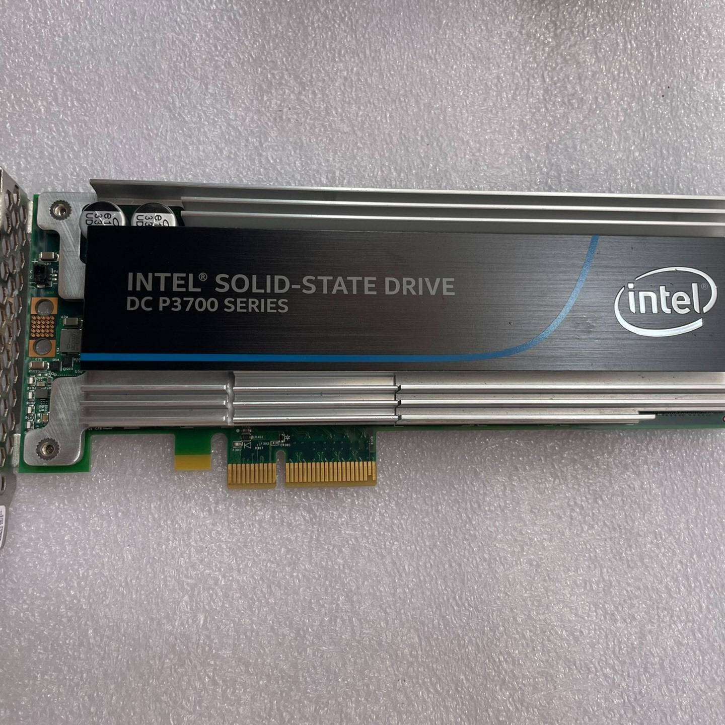 INTEL P3700 400G PCI-E固态硬议价 也可为维修！！