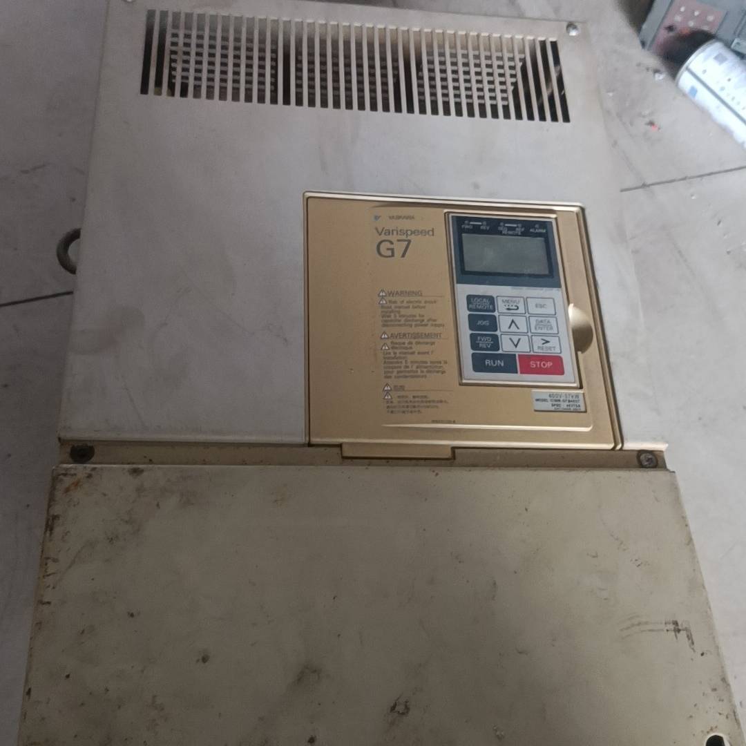 安川变频器CIMR-G7A4037   37议价 也可为维修！！