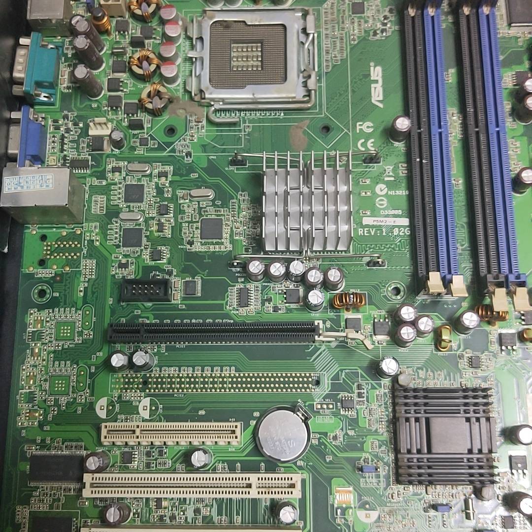 华硕771针服务器主板 p5m2议价 也可为维修！！