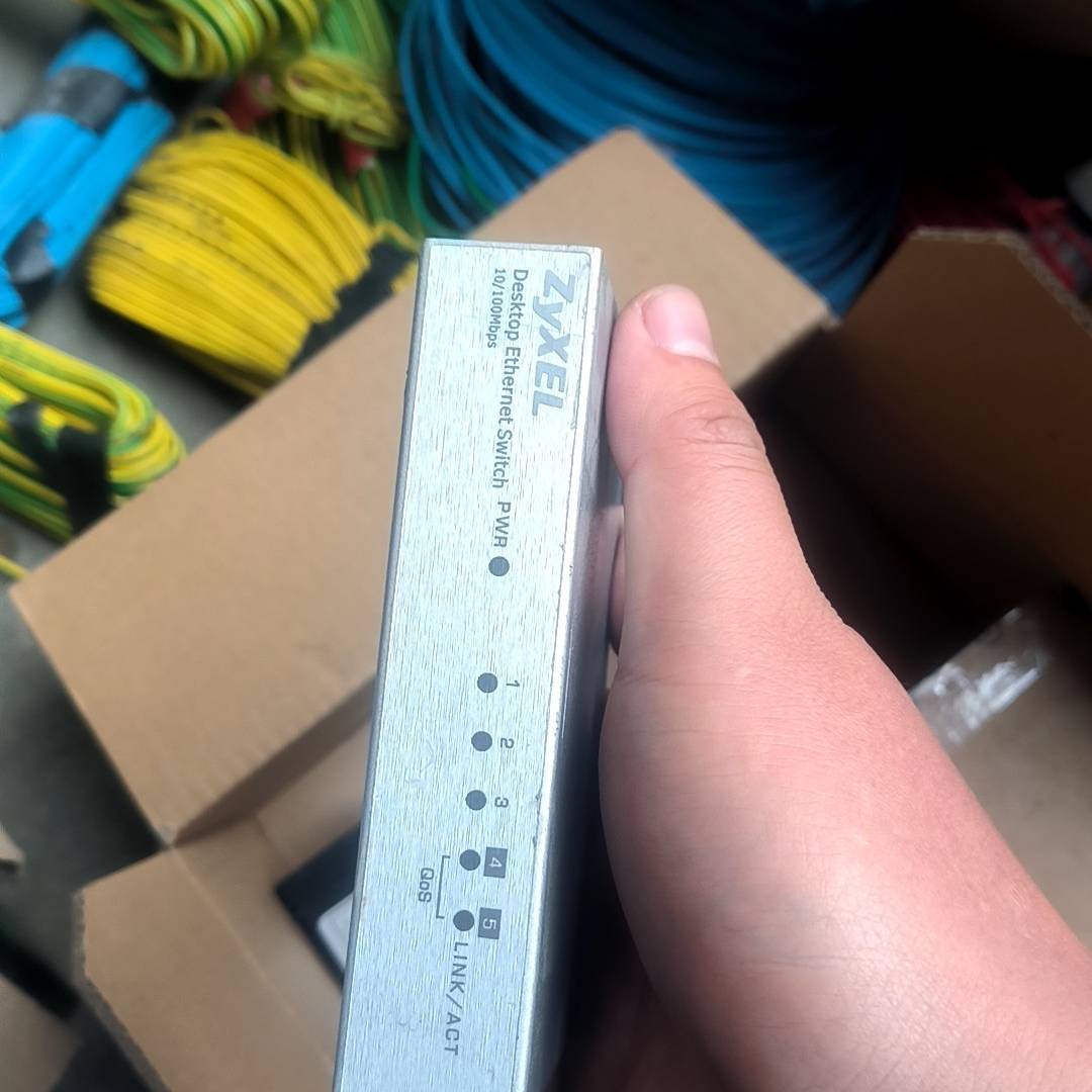 ES-105A合勤乙太网交换器议价 也可为维修！！