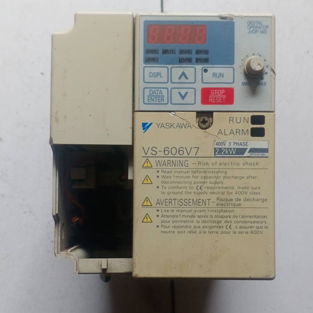 安川CIMR-V7AT42P2，2.2KW 380V议价 也可为维修！！