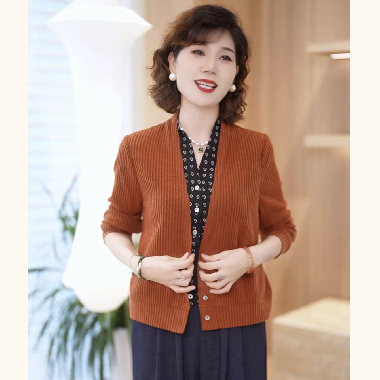 春秋大码V领遮肚显瘦妈妈毛衣