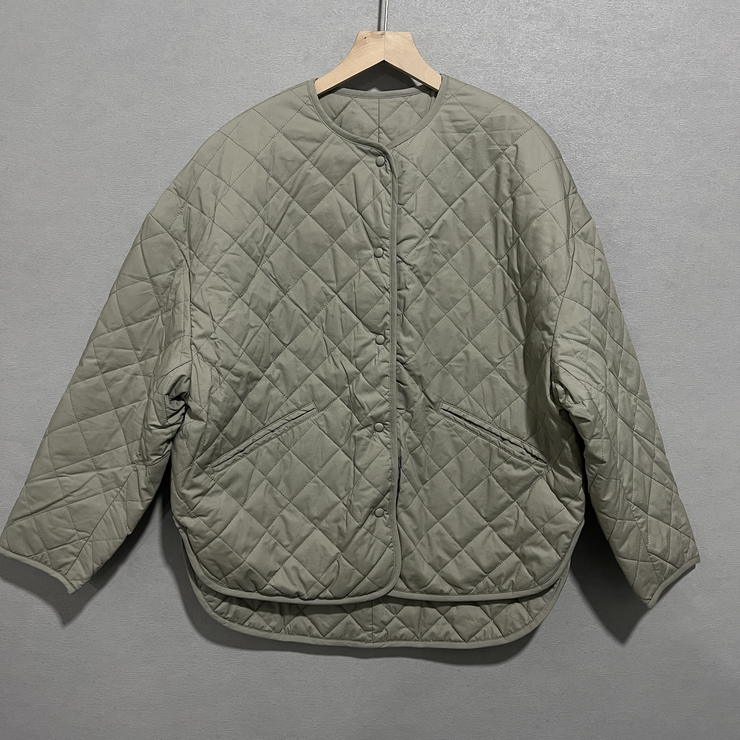 TT纯色菱形绗缝格纹前短后长廓形棉服外套