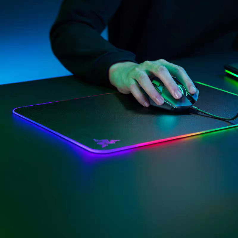 Razer/雷蛇烈焰神虫V2硬质 RGB幻彩发光 USB电竞游戏专用鼠标垫